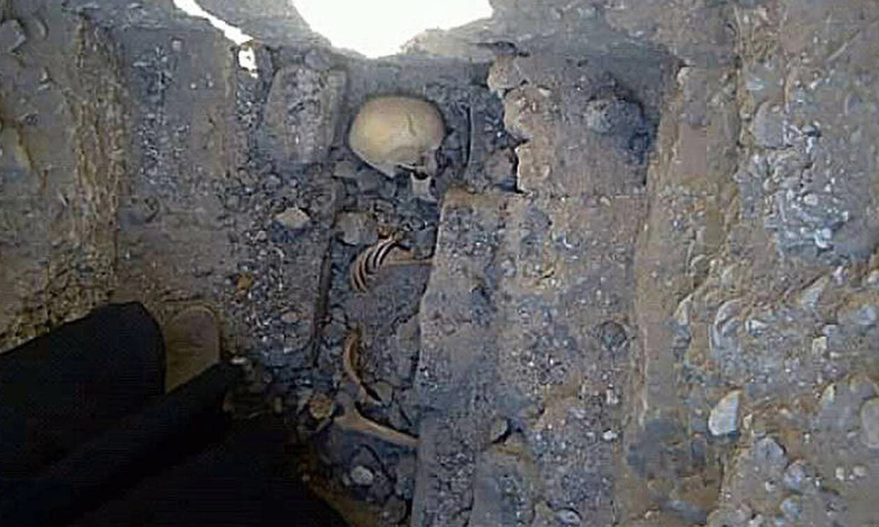 Γρίφος για τους αρχαιολόγους σκελετός 13χρονης κοντά σε πυραμίδα 4.600 ετών